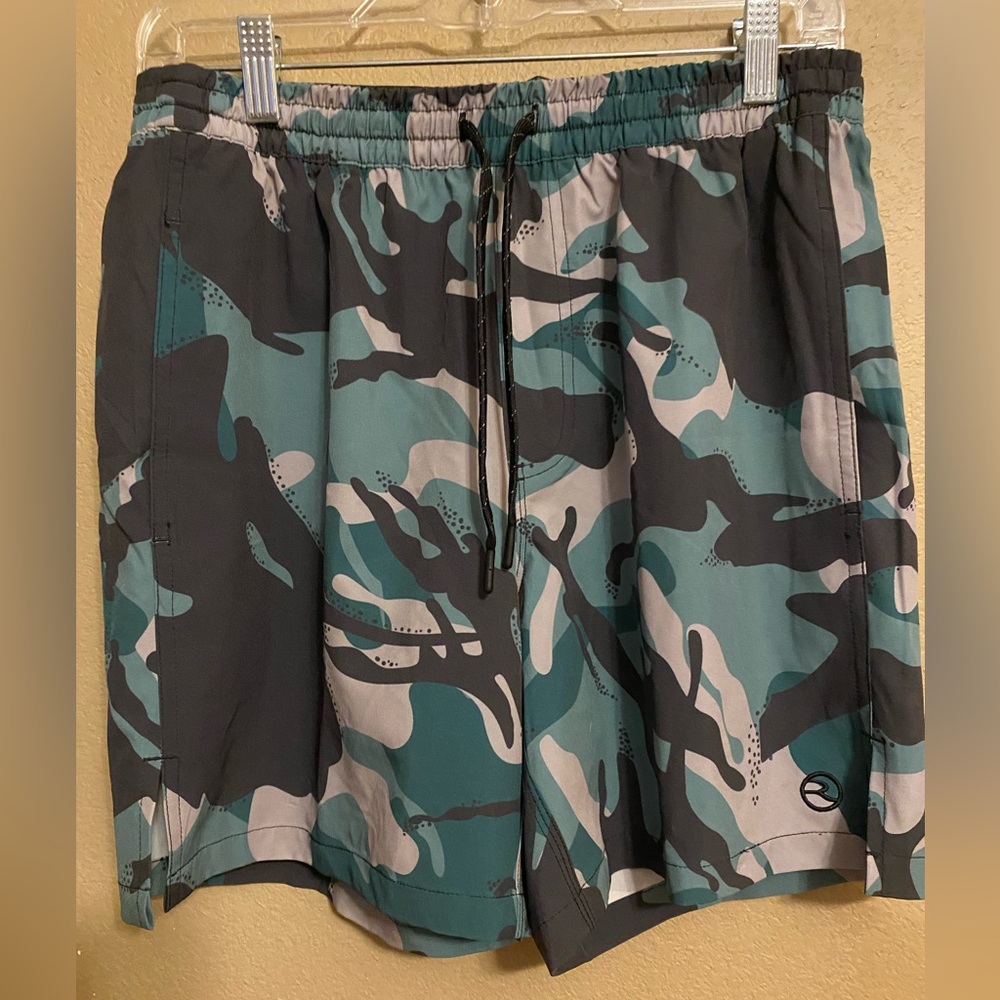 Reel Life Men's Camouflage Swim Trunks Size Small